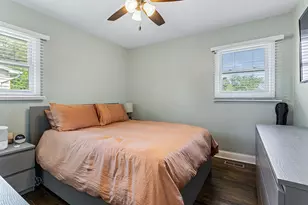 5814 Essex Rd, Oak Forest, IL 60452 - Photo 9