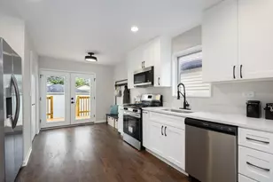 5534 W Warwick Ave, Chicago, IL 60641 - Photo 9