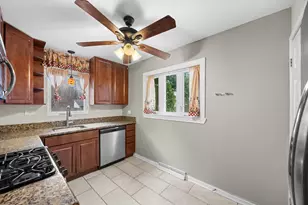 17730 Henry St, Lansing, IL 60438 - Photo 9