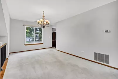 912 Manchester Circle #-, Schaumburg, IL 60193 - Photo 5