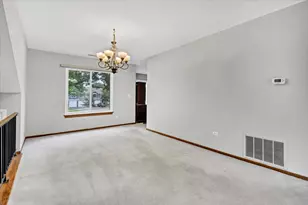 912 Manchester Cir, Schaumburg, IL 60193 - Photo 5