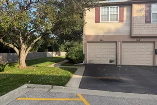 301 Cherrywood Ct, Vernon Hills, IL 60061 - Photo 1