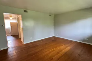 7530 S Saginaw Ave, Chicago, IL 60649 - Photo 3