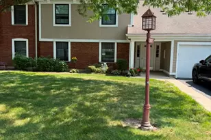 327 Wildberry Ct, Schaumburg, IL 60193 - Photo 1