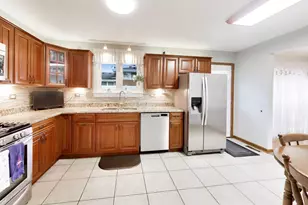 8938 S 81st Ave, Hickory Hills, IL 60457 - Photo 11