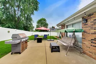 8938 S 81st Ave, Hickory Hills, IL 60457 - Photo 27