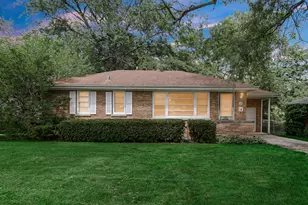 308 Maple St, Glen Ellyn, IL 60137 - Photo 1