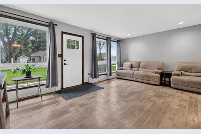 7107 N Oak Street, Wonder Lake, IL 60097 - Photo 5