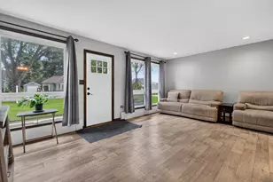7107 N Oak St, Wonder Lake, IL 60097 - Photo 5