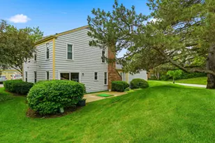 1 The Court Of Harbinger Falls, Northbrook, IL 60062 - Photo 25