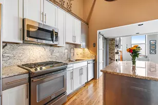 758 N Larrabee St, Chicago, IL 60654 - Photo 5
