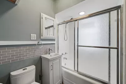 5258 W Dakin Avenue, Chicago, IL 60641 - Photo 13