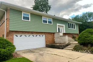 8041 W 91st St, Hickory Hills, IL 60457 - Photo 3