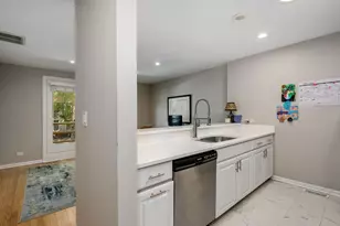2365 N Wayne Ave, Chicago, IL 60614 - Photo 5