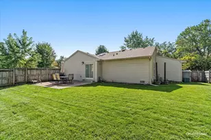 2330 Weatherford Ln, Naperville, IL 60565 - Photo 17
