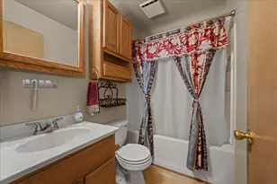 207 S Randall Rd, Aurora, IL 60506 - Photo 19