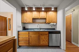 207 S Randall Rd, Aurora, IL 60506 - Photo 15