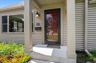207 S Randall Rd, Aurora, IL 60506 - Photo 3