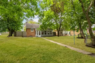 1539 Victoria Ave, North Chicago, IL 60064 - Photo 21