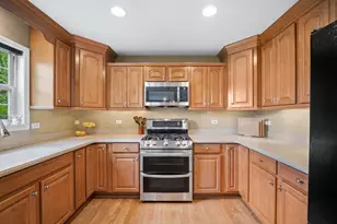 2105 Bent Tree Dr, Geneva, IL 60134 - Photo 3