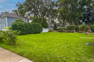 2105 E Kensington Rd, Arlington Heights, IL 60004 - Photo 7