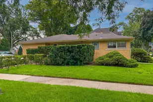 2105 E Kensington Rd, Arlington Heights, IL 60004 - Photo 3