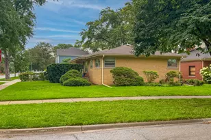 2105 E Kensington Rd, Arlington Heights, IL 60004 - Photo 5