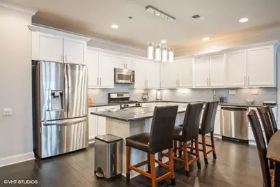 2811 N Bell Avenue #101, Chicago, IL 60618 - Photo 3