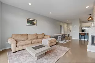 2040 W Belmont Ave, Chicago, IL 60618 - Photo 5