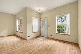 3 4 Season's Ct, Elmhurst, IL 60126 - Photo 3