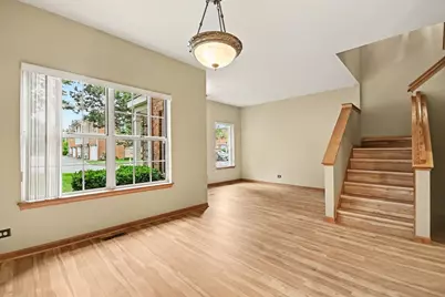 3 4 Seasons Court, Elmhurst, IL 60126 - Photo 5