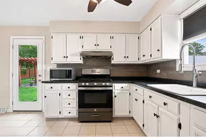 534 Whitney Avenue, Winthrop Harbor, IL 60096 - Photo 9
