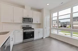 1289 Lakepointe Dr, Schaumburg, IL 60173 - Photo 3