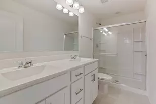 1289 Lakepointe Dr, Schaumburg, IL 60173 - Photo 17