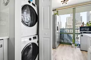 111 W Maple St, Chicago, IL 60610 - Photo 9