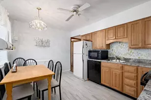 6 Ridgewood Rd, Elk Grove Village, IL 60007 - Photo 9