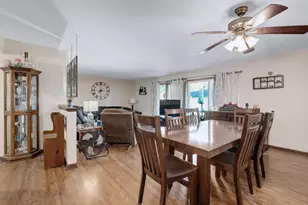 6 Ridgewood Rd, Elk Grove Village, IL 60007 - Photo 5