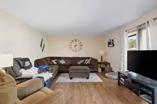 6 Ridgewood Rd, Elk Grove Village, IL 60007 - Photo 7