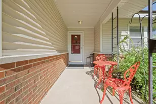 6 Ridgewood Rd, Elk Grove Village, IL 60007 - Photo 3