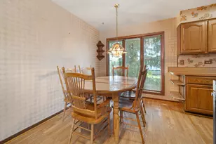 1086 Hickory Ln, Elk Grove Village, IL 60007 - Photo 5
