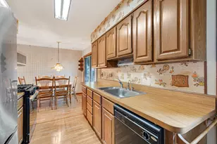 1086 Hickory Ln, Elk Grove Village, IL 60007 - Photo 11