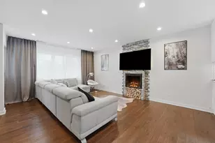 290 E Norman Ln, Wheeling, IL 60090 - Photo 7