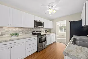 460 Mayflower Ln, Bartlett, IL 60103 - Photo 5