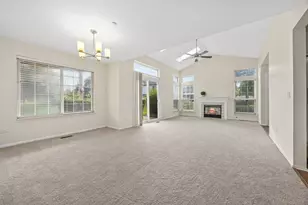 460 Mayflower Ln, Bartlett, IL 60103 - Photo 11