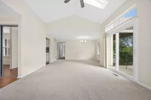 460 Mayflower Ln, Bartlett, IL 60103 - Photo 15