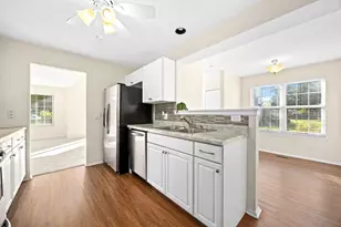 460 Mayflower Ln, Bartlett, IL 60103 - Photo 7