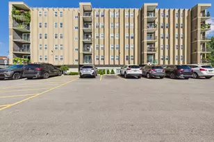 9514 W Lawrence Ave, Schiller Park, IL 60176 - Photo 1