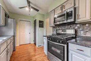 1721 Daisy St, Aurora, IL 60505 - Photo 9
