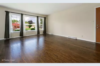 8211 Mango Avenue, Morton Grove, IL 60053 - Photo 3