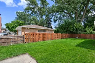 8211 Mango Ave, Morton Grove, IL 60053 - Photo 17